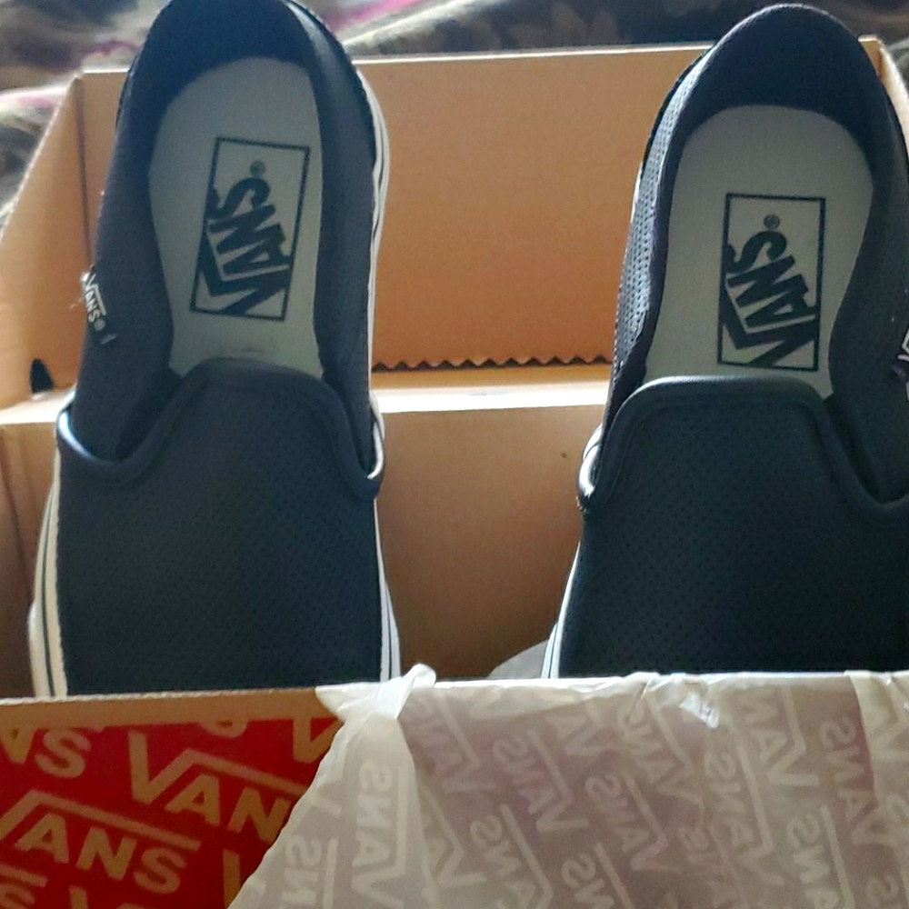 Vans leather black white sole gorgeous leather boxed new - Picture 1 of 4